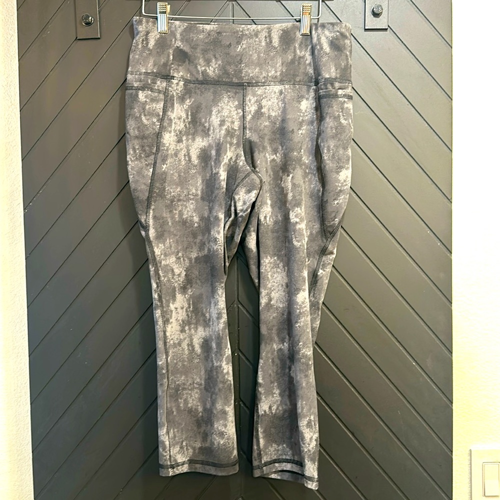 NWOT Livi cropped leggings